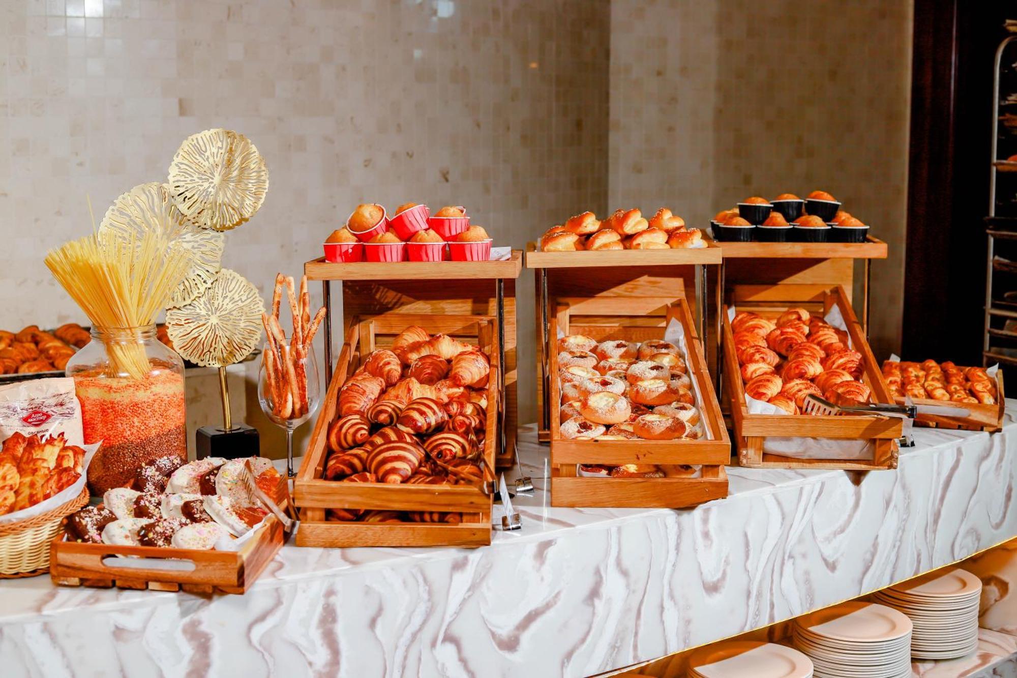 Rixos Borovoe Hotel Shchūchīnsk Exterior foto A pastry buffet